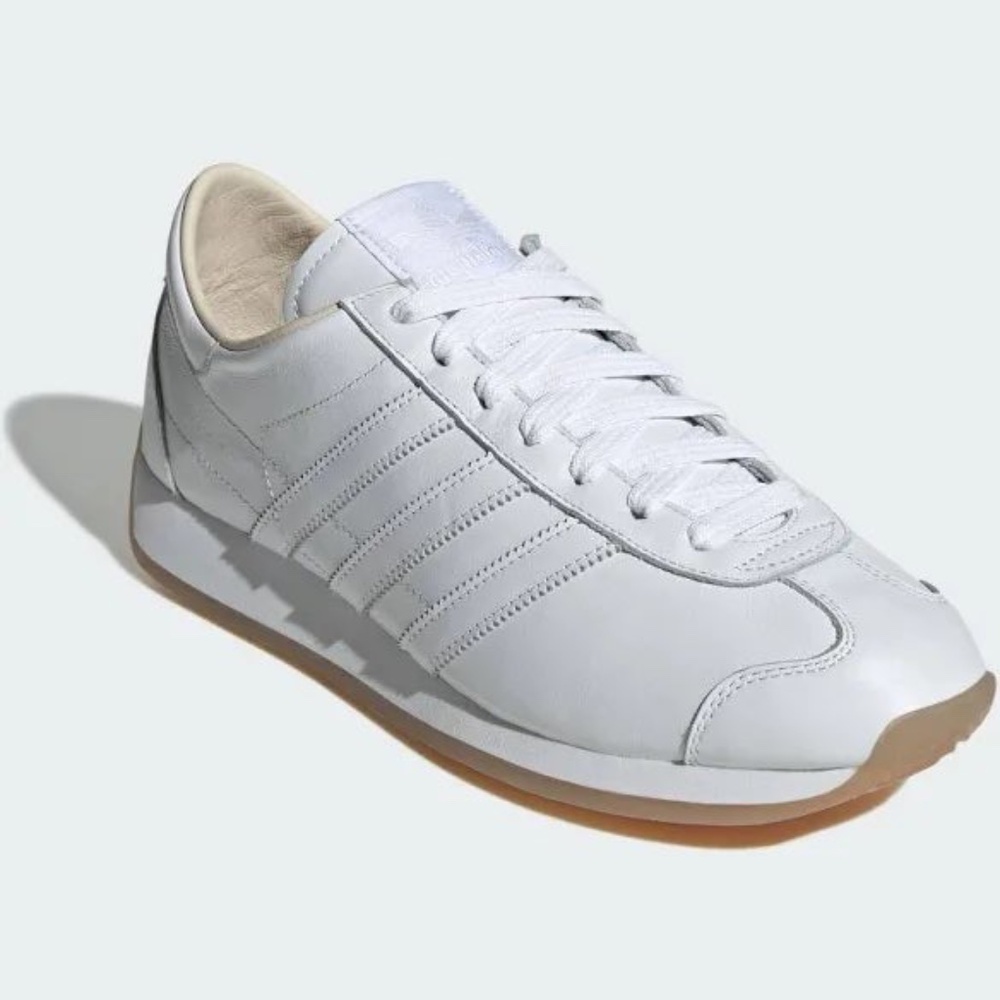 NWOT Adidas Country Japan White/Gum M7.5 W8.5